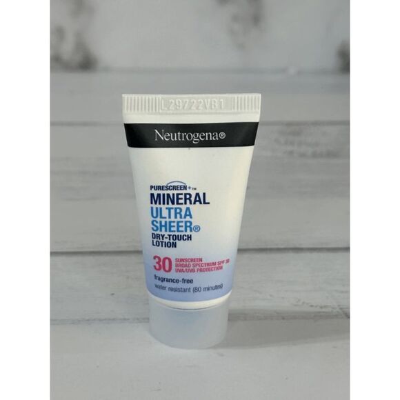 Neutrogena® Mineral Ultra Sheer® Dry-Touch SPF 30 Sunscreen Lotion - Travel Size - Picture 2 of 3